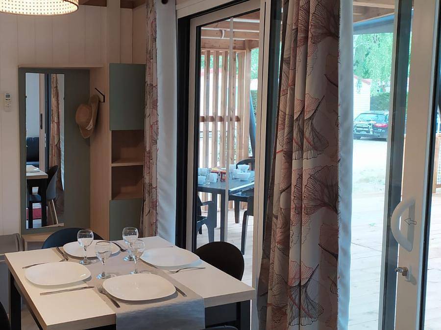 Flower Camping La Rivière - Chalet 6 personen - Chalet Badiane Premium + 35m² (2 Schlafz. - 4/6 Pers.) + Terrasse 19m² + Lv + Tv + 2Sdb + Clim in Saint-Maime, Regionaler Naturpark Luberon