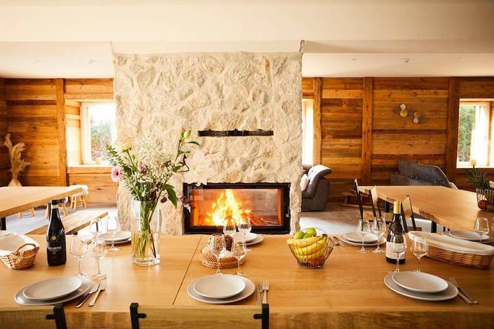 Gîte pour 32 personnes, avec jardin et sauna ainsi que piscine et vue, animaux acceptés à La Forge