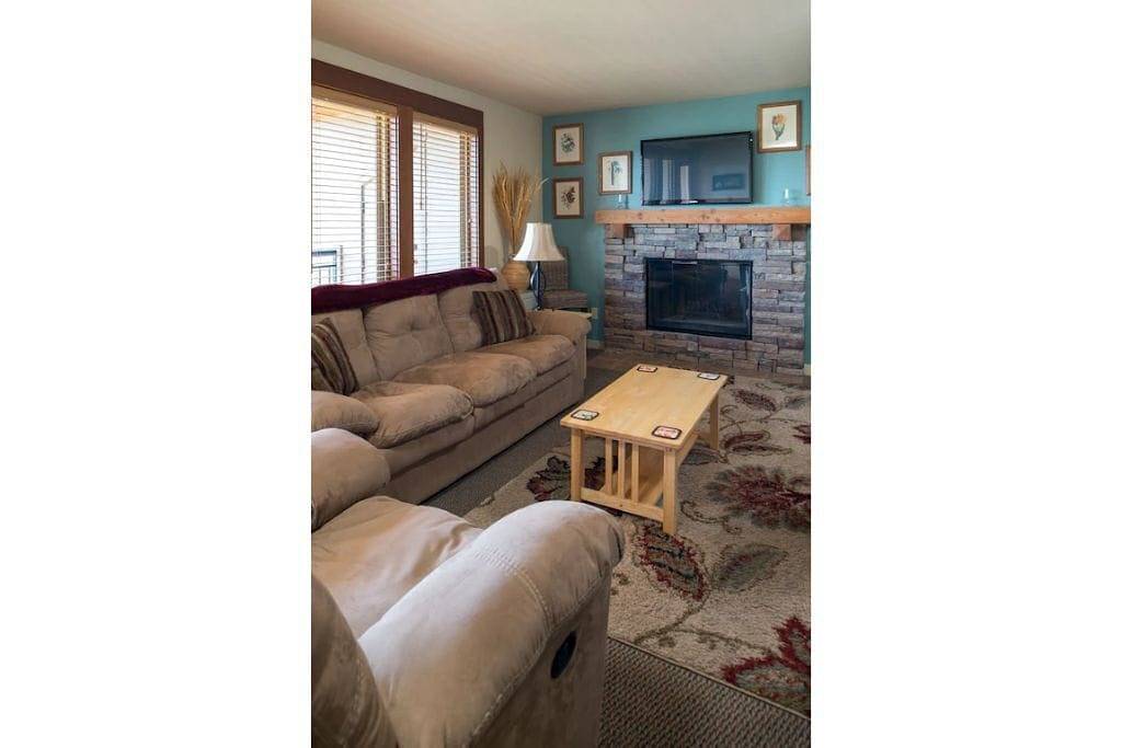 Ganze Wohnung, Over the trees view of a little bit of Heaven, from your comfy Condo. in Mt. Bachelor