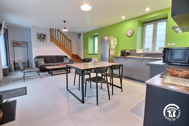 Gîte pour 5 personnes, avec terrasse et jardin