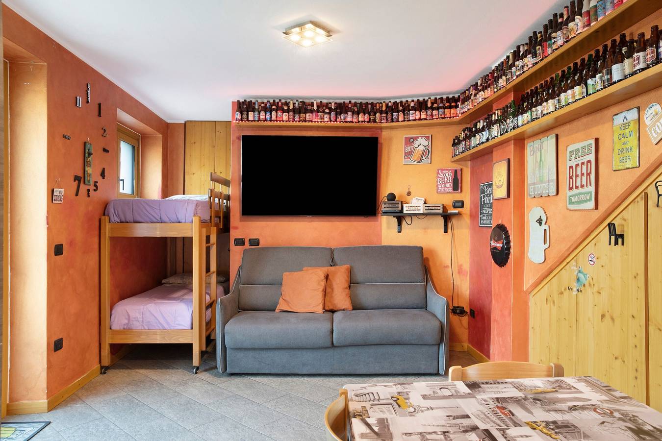 Appartement entier, Appartement 'Taverna Relax Sara' avec vue sur les montagnes, terrasse privée et Wi-Fi in Triangia, Sondrio