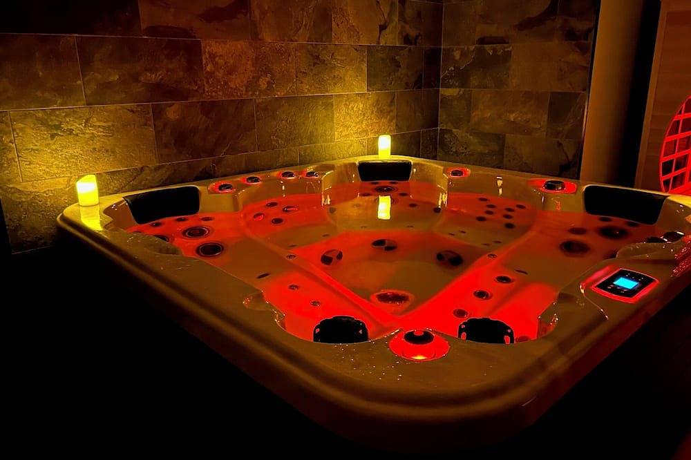 Geheel appartement, Art des sens - private jacuzzi and infrared sauna studio in Boulogne-sur-Mer, Boulogne-sur-Mer en omgeving