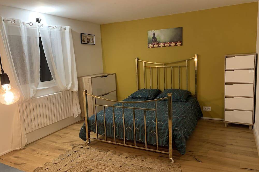 Maison paisible avec jardin, terrasse, Jacuzzi in Noyal-Châtillon-sur-Seiche, Région de Rennes