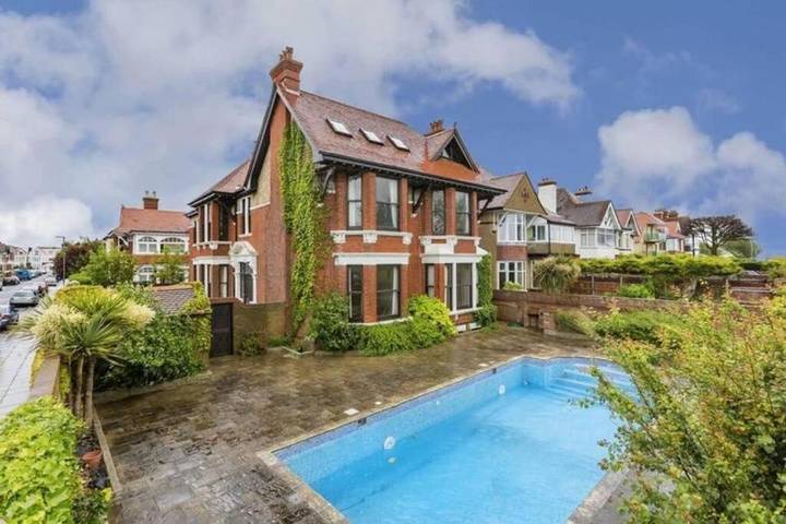 Holiday rental for 13 people, with garden and balcony in Portsmouth