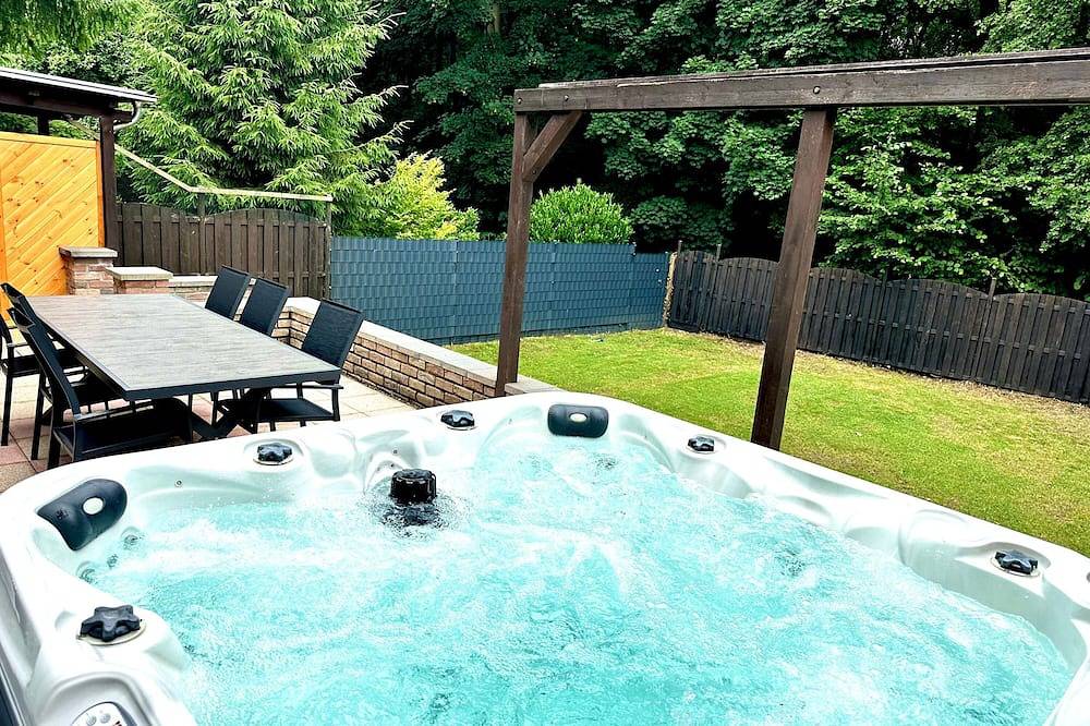 Haus am Wald mit Outdoor Whirlpool und Kamin in Stolberg, Rheinland