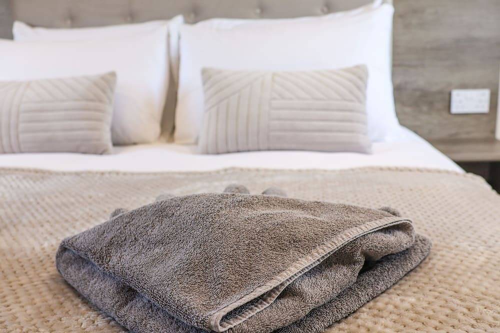 Honeysuckle Lodge, pet friendly, luxury holiday cottage in Staithes in Runswick Bay, North York Moors National Park