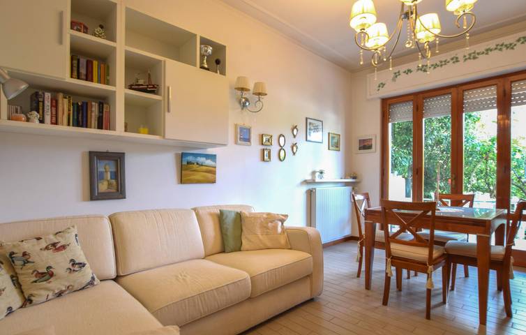 Charmant appartement de deux chambres avec jardin, à 1 km de la plage in Lido di Camaiore, Camaiore