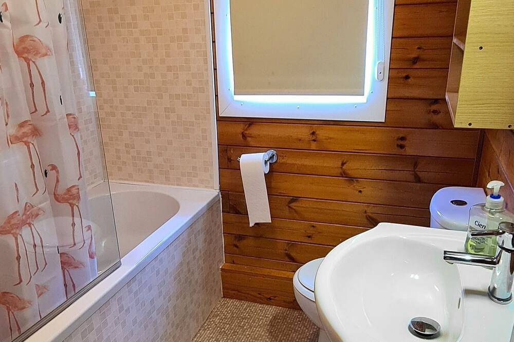 Cosy log cabin in Snowdonia 357, Family & Pet friendly, Wifi, Parking. Sleeps 5. in Bronaber, Snowdonia