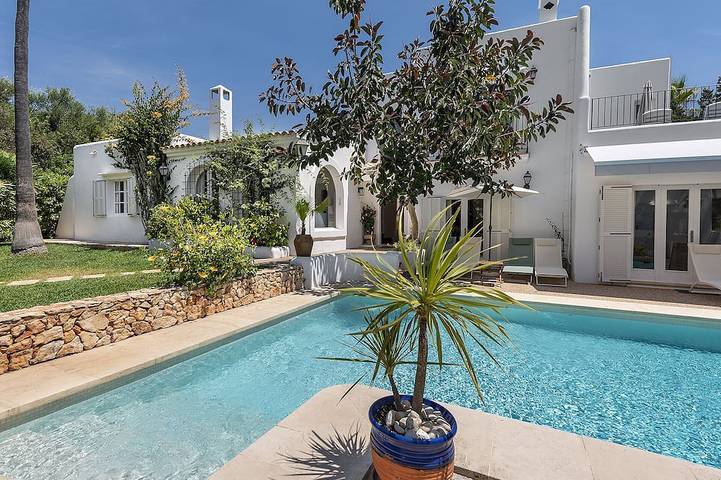 Villa für 10 Personen, mit Balkon und Whirlpool sowie Garten in Cala d'Or