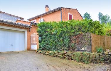 Location de vacances pour 9 personnes, avec piscine et terrasse, adapté aux familles à Saint-Quentin-la-Poterie