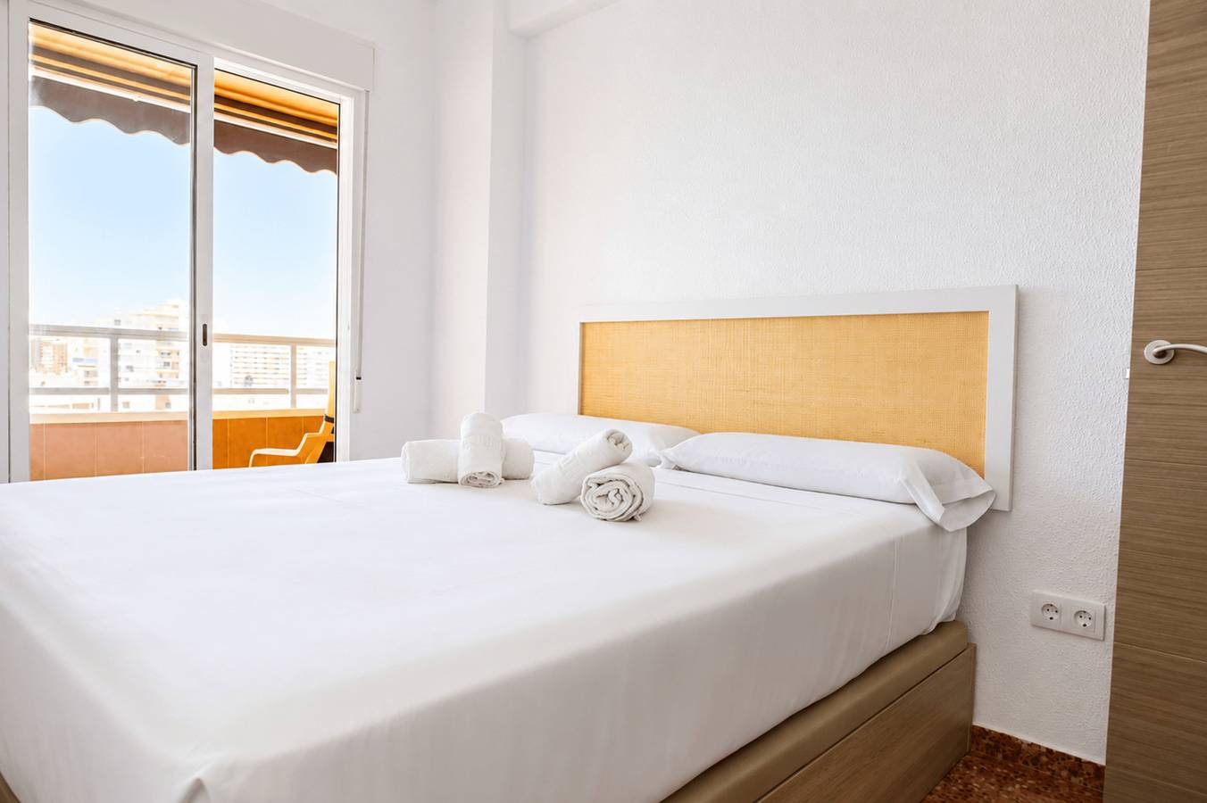 Apartamento entero, Apartamento de vacaciones para 3 personas con piscina para niños in Platja de Cap Blanc (Cullera), Cullera