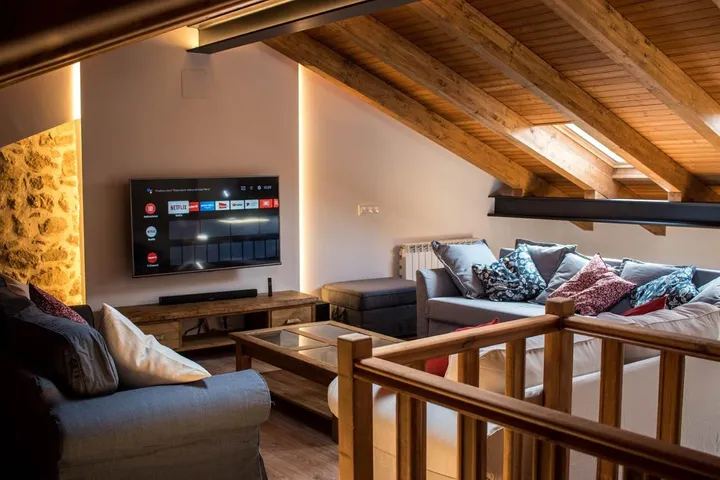 Maison de campagne pour 12 personnes, avec vue ainsi que jardin et terrasse, animaux acceptés - 1