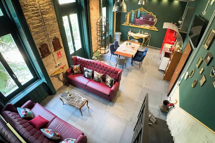 Vacation rental for 21 people in Budapest