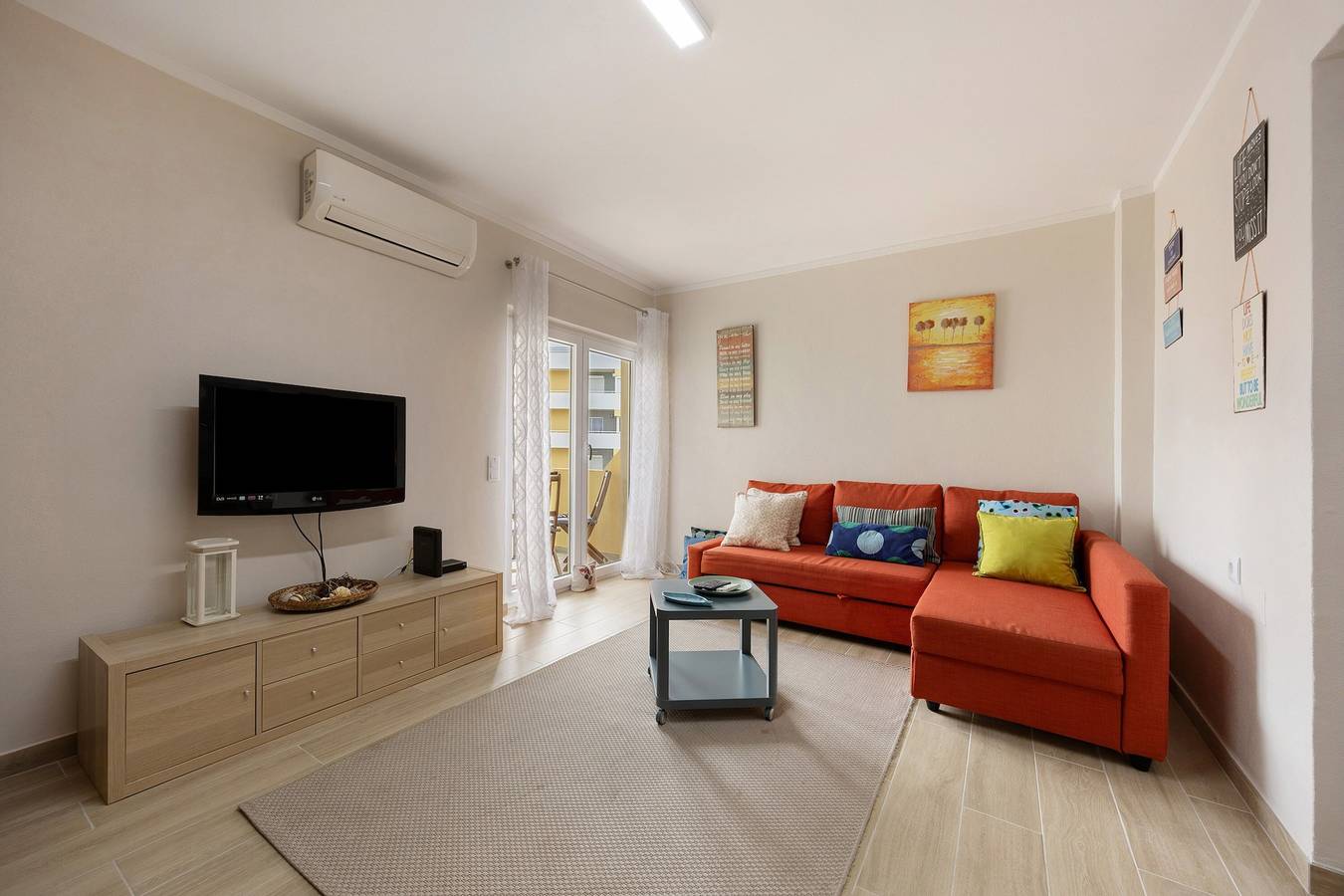 Apartamento entero, Apartamento "Casa Alegre" con vistas al mar, balcón y Wi-Fi in Praia da Rocha, Portimão