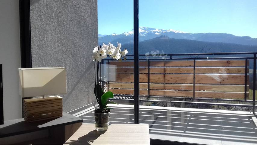 Gîte pour 4 personnes, avec jacuzzi et sauna ainsi que balcon et jardin