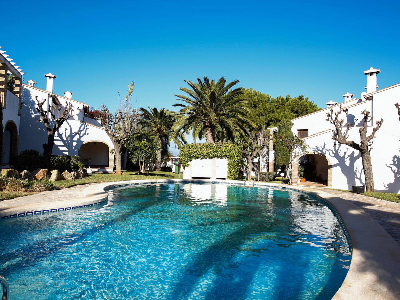 Villa à Denia, 3 chambres, piscine, climatisation, jardin, barbecue, idéale pour familles in Montgo, Dénia