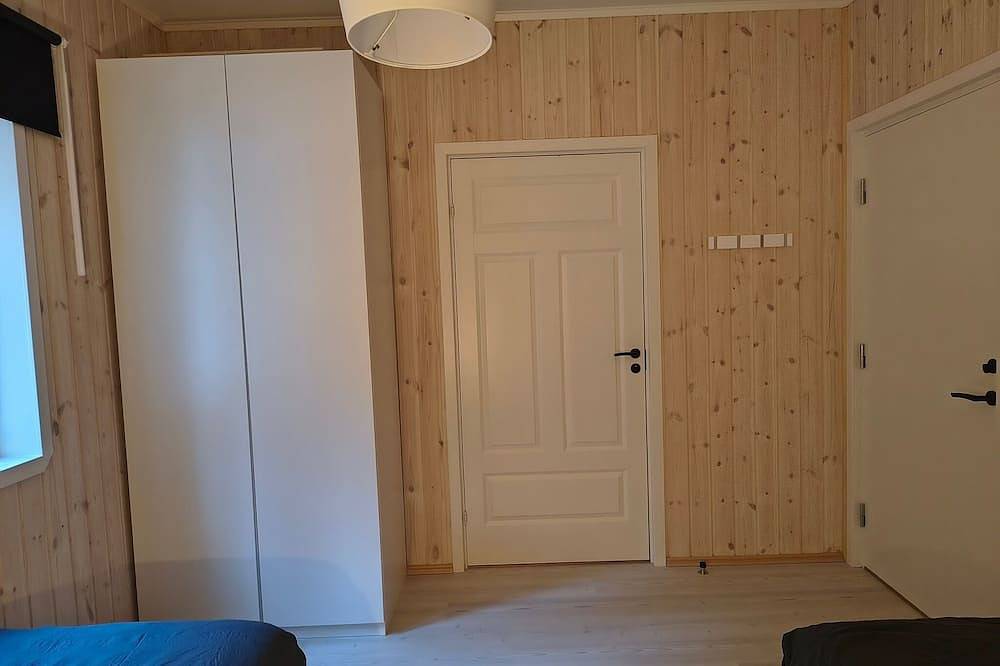 Spacious villa in Kristinehamns Skärgård, Sleeps 6, 2,5 baths. Close 2 beach. in Kristinehamn, Vänern