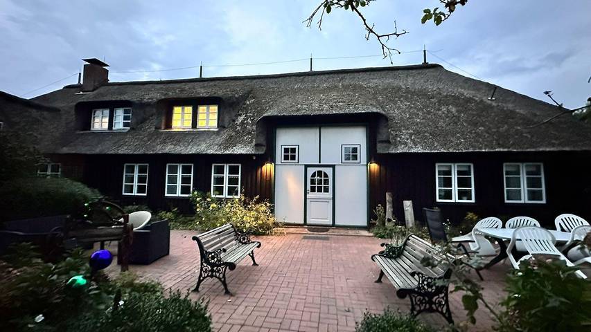 Ferienwohnung für 3 Personen, mit Balkon/Terrasse und Terrasse sowie Garten und Ausblick auf Eiderstedt