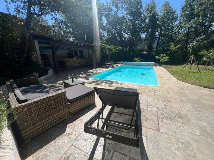 Gîte pour 2 personnes, avec terrasse et piscine à Nans-les-Pins - 4