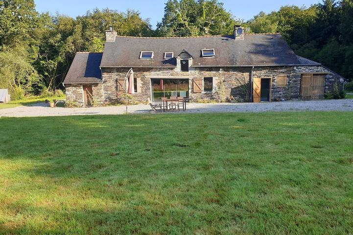 Location de vacances pour 11 personnes, avec Terrasse et Jardin à Sainte-Brigitte