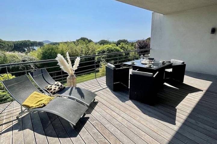 Gîte pour 3 personnes, avec balcon/terrasse et terrasse dans Plage d'Agosta