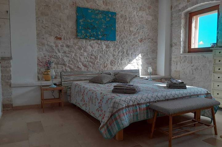Trullo surrounded by nature with a beautiful view a stone's throw from the center in Alberobello, Alberobello und Umgebung