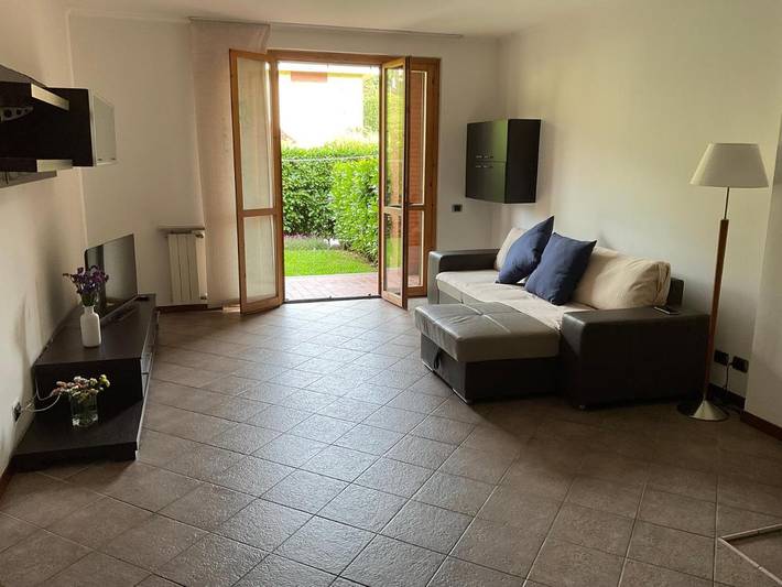 Appartamento per 4 persone, con Balcone e Terrazza nonché Giardino e Piscina a Comune di Vergiate