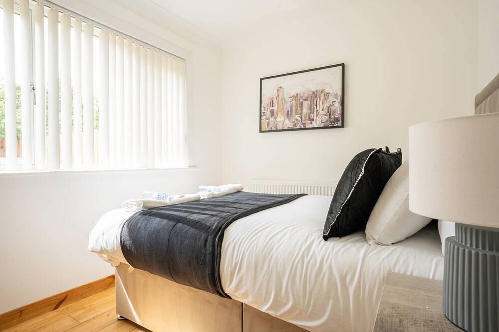 Snug Modern Home in Livingston in Livingston, West Lothian