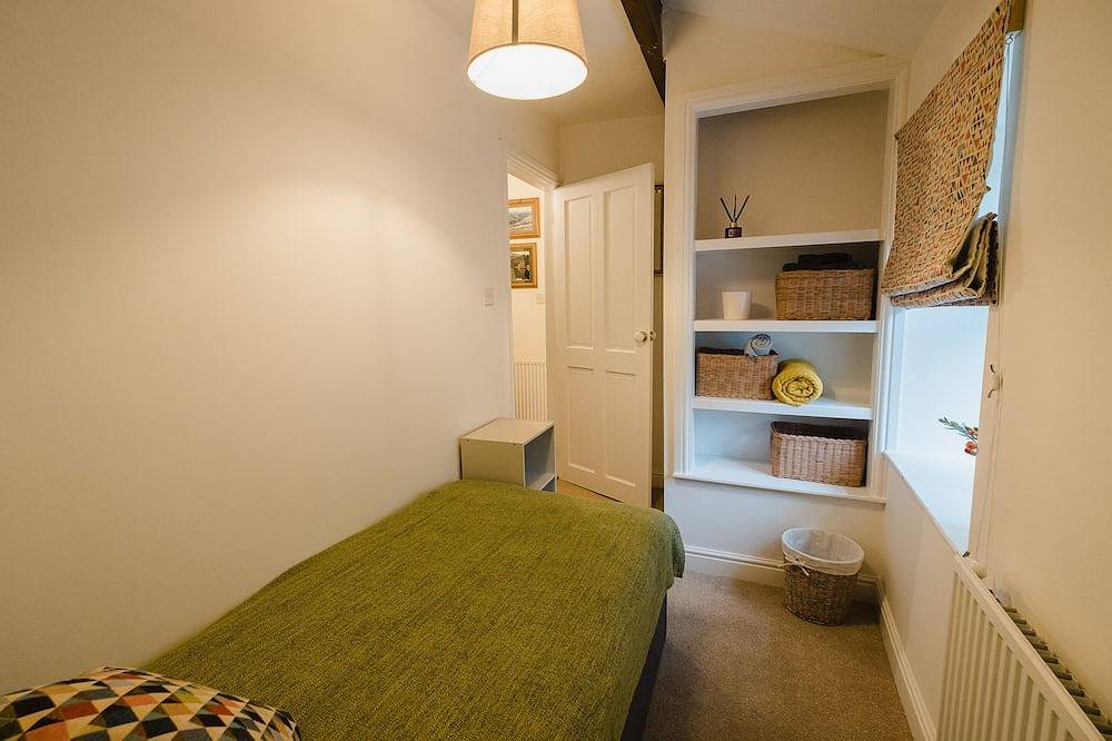 Swan Cottage, Village Centre in West Yorkshire