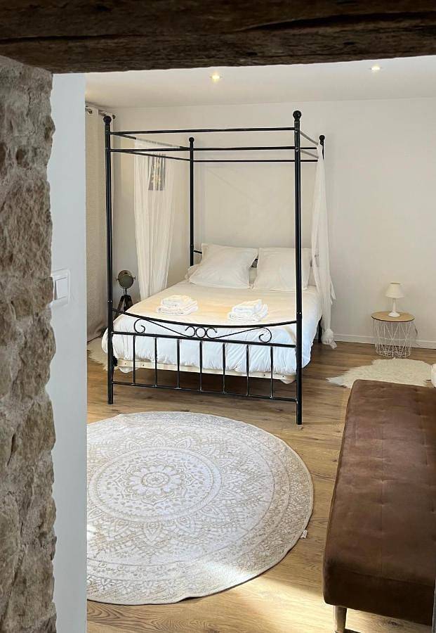 Chambre d’hôte pour 3 personnes, avec Terrasse ainsi que Jardin et Piscine