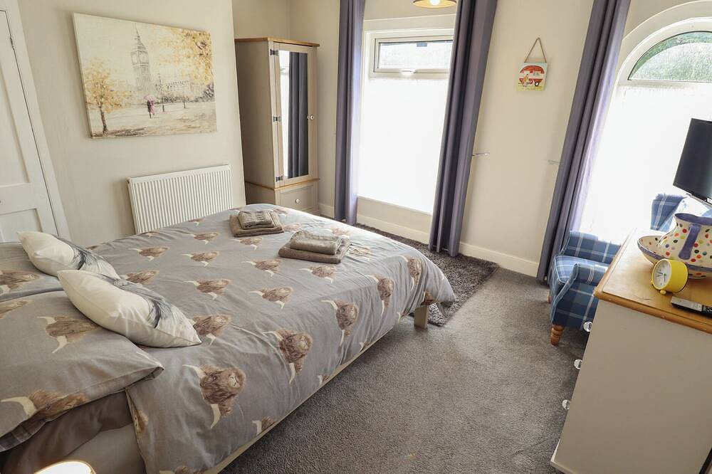 Pankhurst Cottage, pet friendly, with a garden in Louth in Louth, Lincolnshire