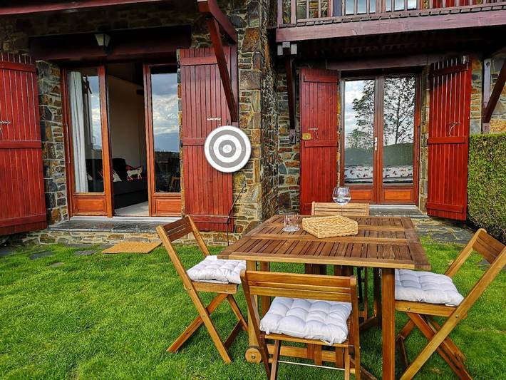 Location de vacances pour 6 personnes, avec Balcon/Terrasse ainsi que Jardin et Piscine à Sainte-Léocadie