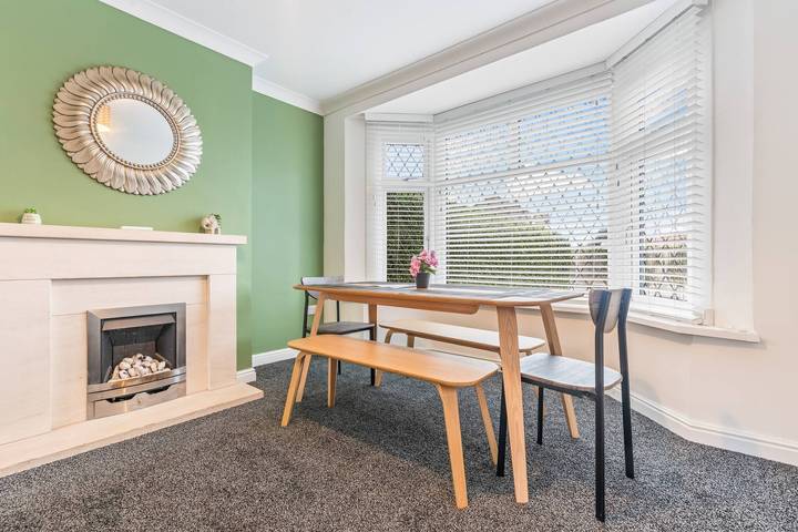 Beautiful 5 Bedroom Home in Coventry 14min to Nec in Coventry, Birmingham Area