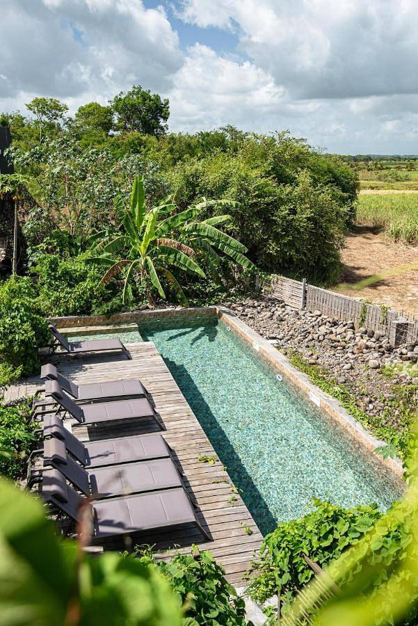 Gîte pour 2 personnes, avec balcon et piscine ainsi que jardin et jacuzzi à Petit-Canal - 2