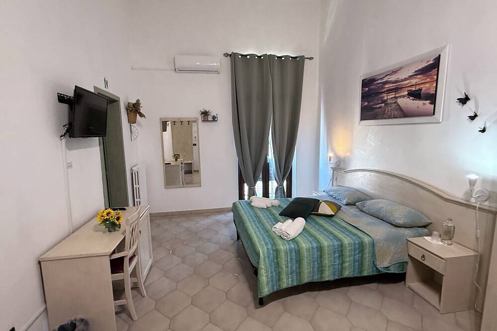 At 100 meters from the brindisi train station cheap and cozy in Brindisi, Salento