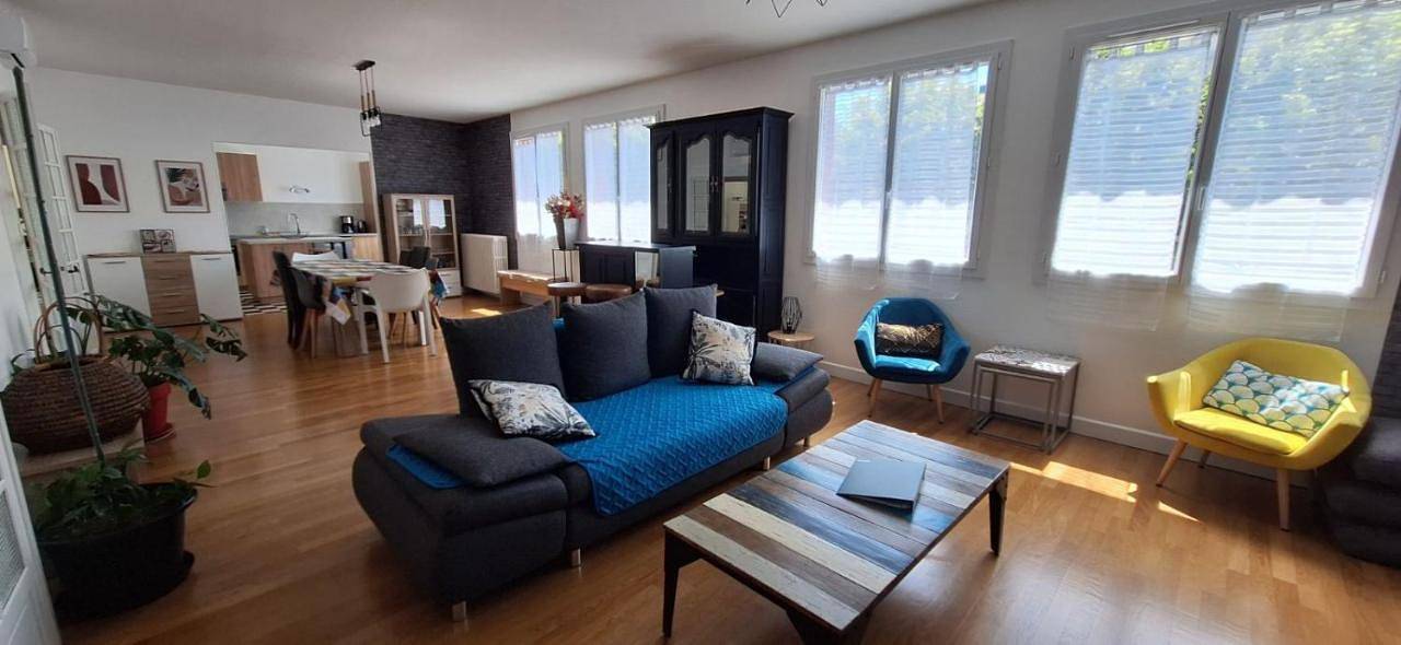 Appartement entier, Issoudun appart élégant 150m² in Issoudun, Région d'Issoudun