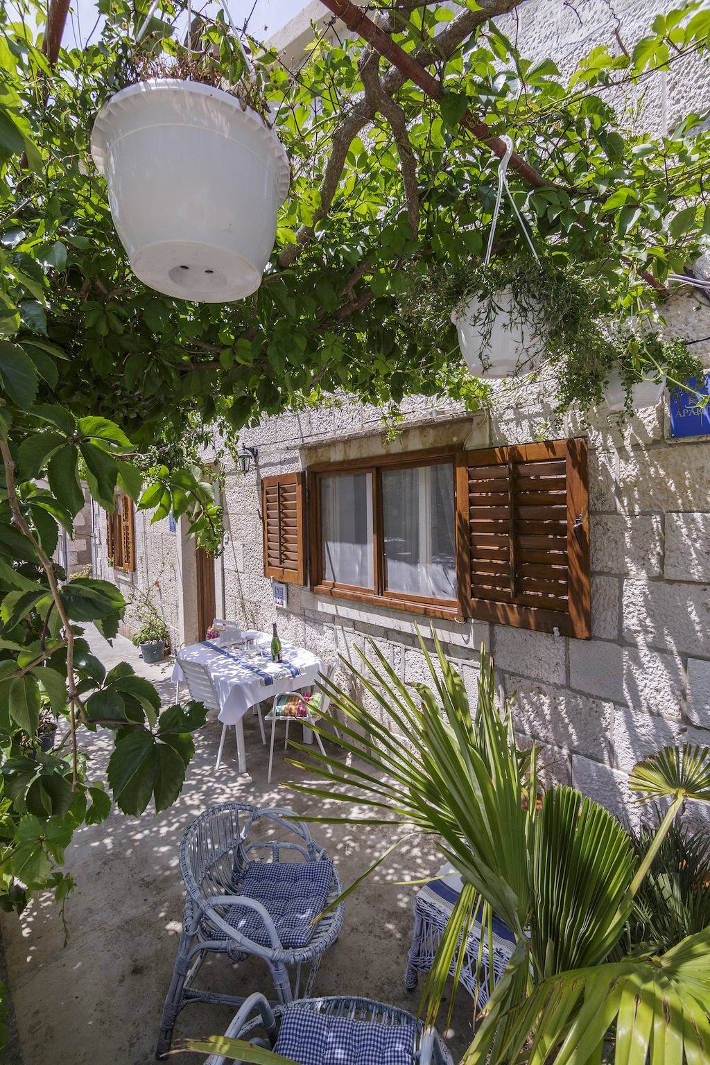Ganze Wohnung, 1-Zimmer-Ferienwohnung mit Terrasse Komiza, Vis A-11671-a in Komiza, Split-Dalmatien