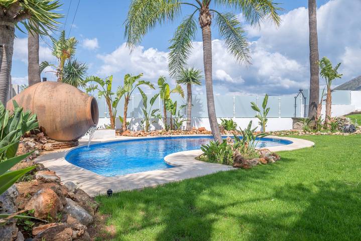 Villa "Jazz Close To Golden Mile" with Sea View, Private Pool & Wi-Fi in Marbella West, Marbella