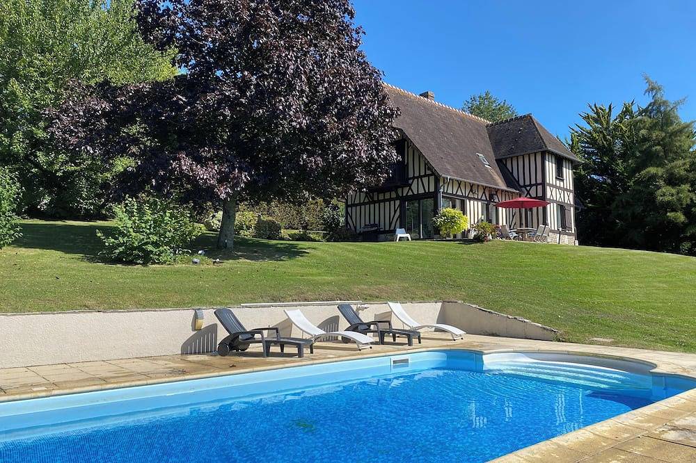 Maison normande avec piscine, vue exceptionnelle sur sa campagne, proche plages in Gonneville-sur-Mer, Région de Lisieux