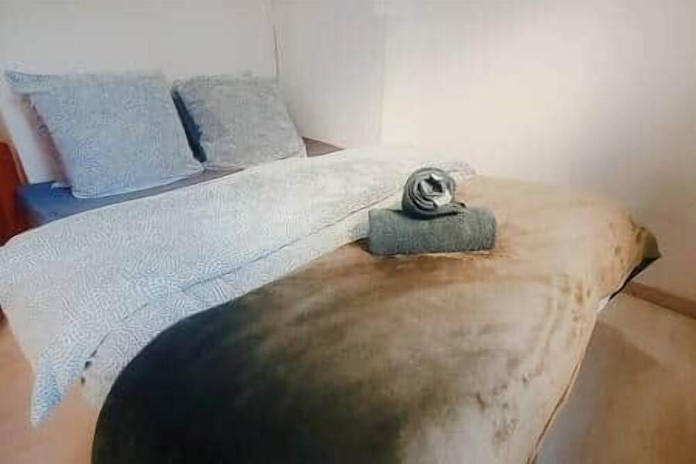 Entire apartment, Small studio on the 1st floor of the theater in Arras, Arras region