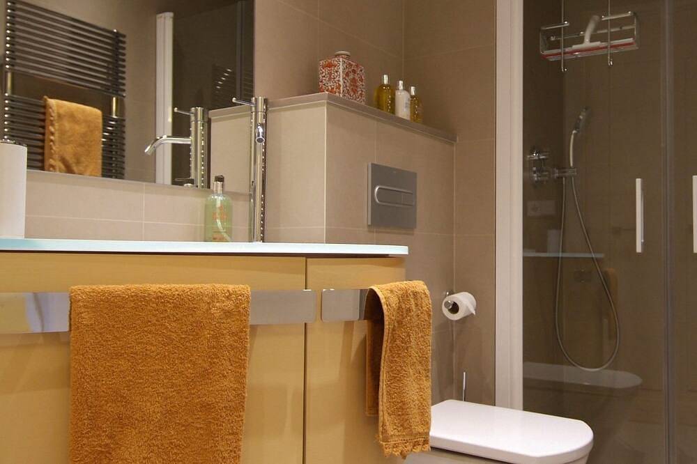 Beautifully furnished luxury two bedroom apartment in Barri Vell, Girona in Girona, Gironès