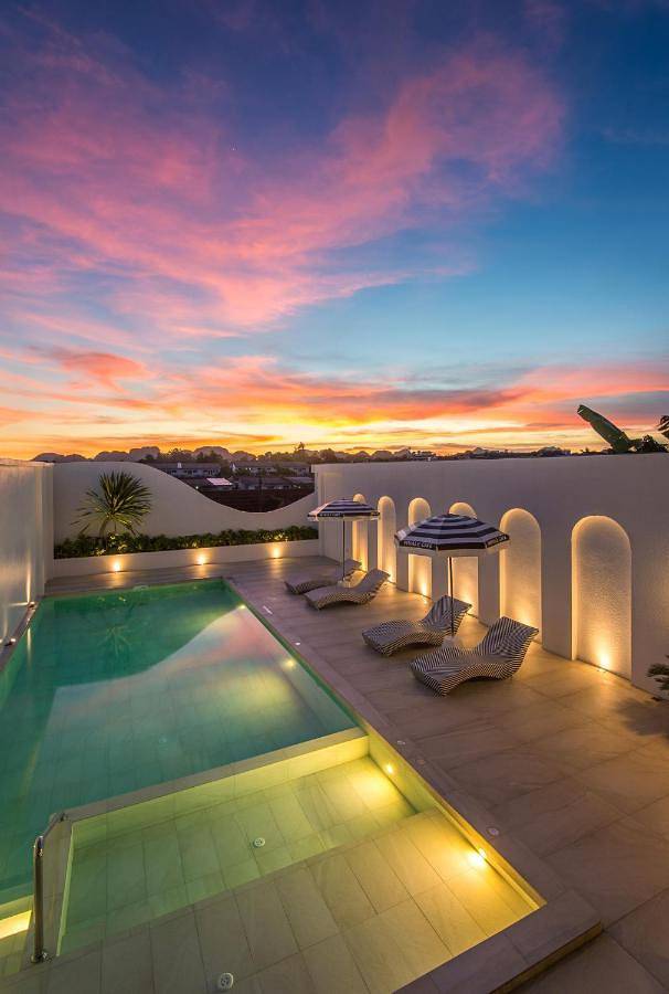 Hôtel pour 3 personnes, avec bassin pour enfant ainsi que piscine et terrasse - 1