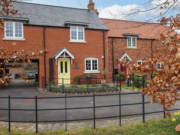 Log cabin for 4 people, with garden, with pets in Lincolnshire
