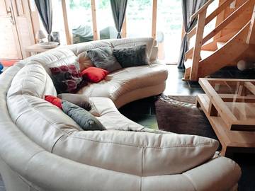 Gîte pour 11 personnes, avec jardin et vue, animaux acceptés à Saint-Hostien