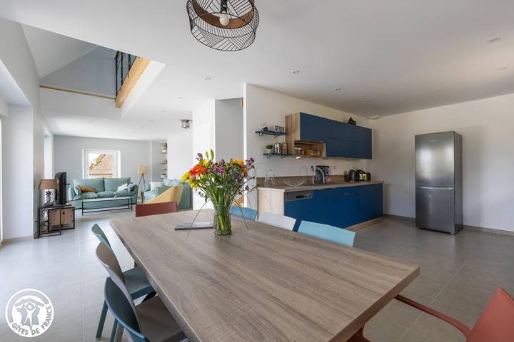 Gîte pour 6 personnes, avec jardin dans Tralaigues