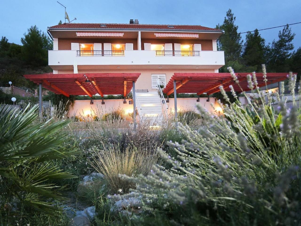 Appartement entier, Mit Terrasse und herrlichem Ausblick in Podstrana, Split-Dalmatie