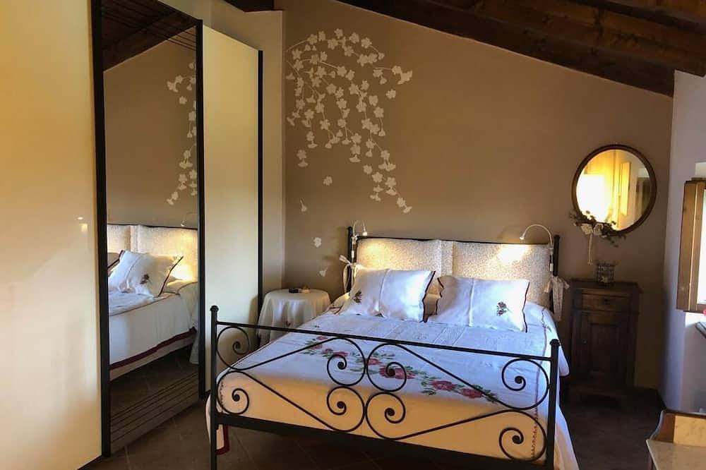 Villa familiar a estrenar en La Morra in La Morra (Italia), Langhe