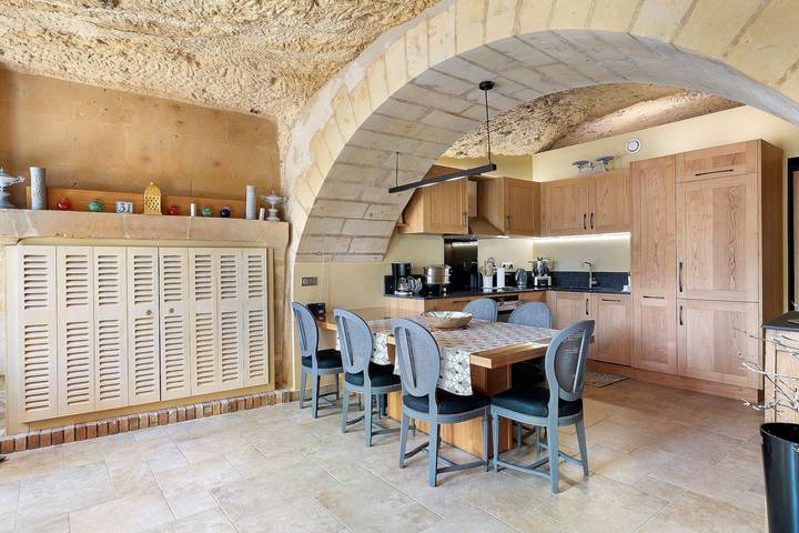 Les iris - maison insolite troglodytique in Troo, Région de Vendôme