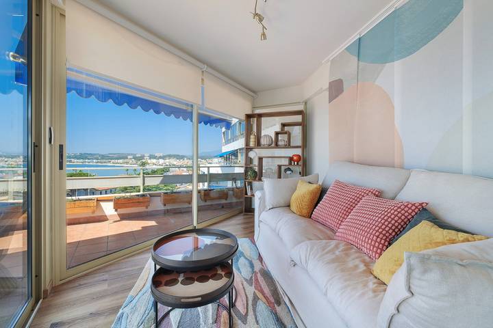 Appartement entier, Appartement « T3 Face à la Mer - Vue d’Exception » avec Vue Mer, Wi-Fi et Climatisation in Cros de Cagnes, Cagnes-sur-Mer
