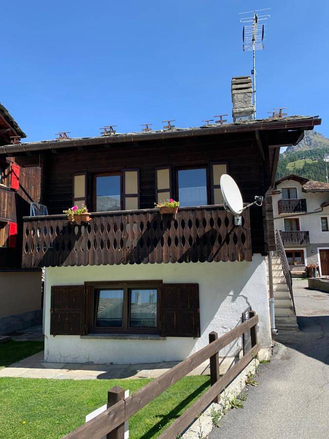 Gîte pour 5 personnes, avec vue ainsi que terrasse et jardin, animaux acceptés à Champoluc - 3